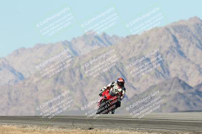 media/Dec-01-2025-Moto Forza (Mon) [[2daa91e15f]]/3-Beginner Group/Session 4 Turn 9/